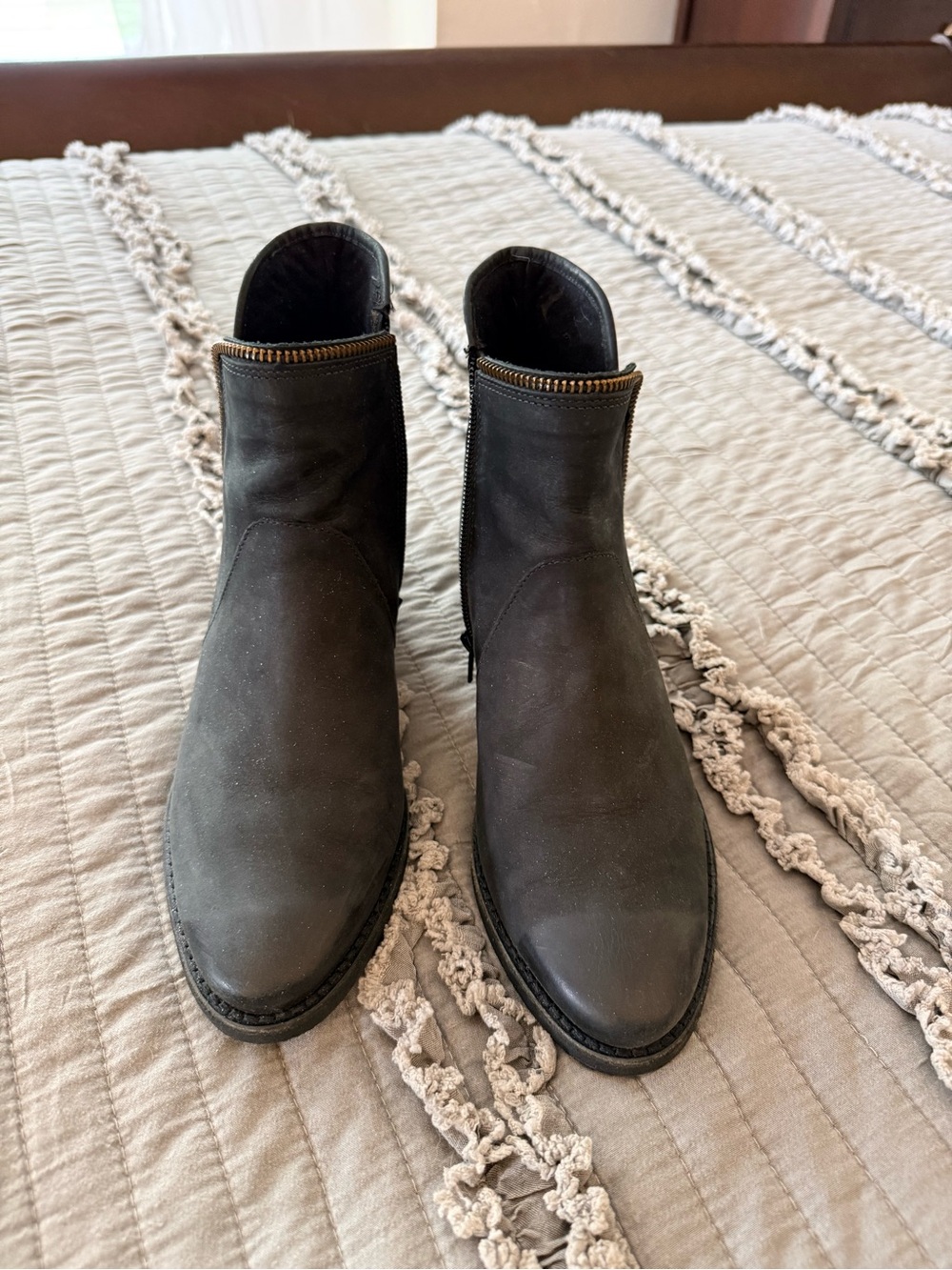 Walking Cradles Women's Black Ankle Booties with Zip Accent 7N